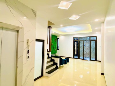 Trung tâm hai bà,ngõ thông tứ tung,lô góc thoáng sáng,kinh doanh nhỏ,5 tầng xây mới,thang máy nhập 3