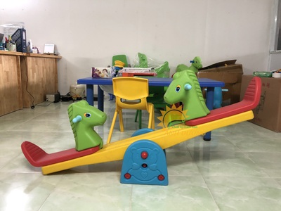 Đồ chơi bập bênh cho trẻ em mầm non giá tốt - Thiết Bị Mầm Non Ánh Dương 0