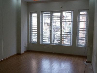 Cho thuê nhà ngõ 1 phố Phạm Tuấn Tài,  Dt 50m2 x 5 tầng, nhà đẹp, ngõ rộng để ô tô 1