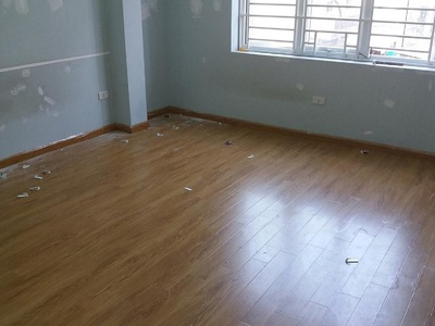 Cho thuê nhà ngõ 1 phố Phạm Tuấn Tài,  Dt 50m2 x 5 tầng, nhà đẹp, ngõ rộng để ô tô 3