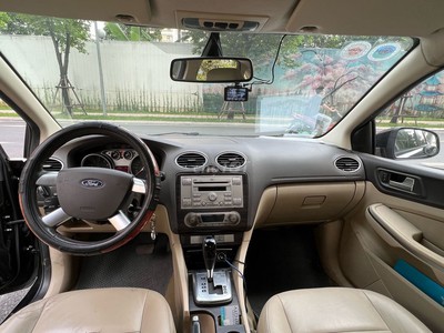 Ford Focus 2.0 Sedan Ghia 2011, Số tự động. 5