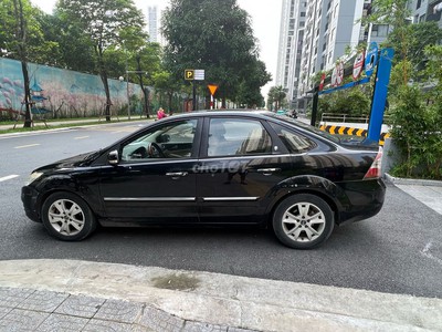 Ford Focus 2.0 Sedan Ghia 2011, Số tự động. 2