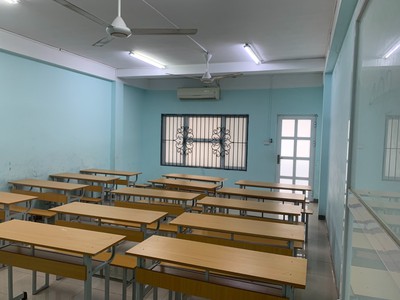 Cho thuê nhà riêng ngõ 24 Lý Sơn , Thượng Thanh , Ngô Gia Tự. Đầu đường 5. DT.120mx4tầng.8tr 0