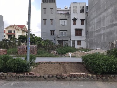 Bán gấp lô đất MT phố Phùng Chí Kiên chỉ 3,6 tỷ 2