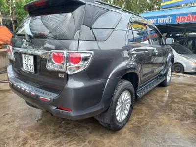 Cần bán xe Toyota Fortuner sx 2012 số tự động 1