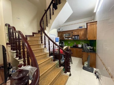 Cho thuê nhà ngõ nguyễn khang  5 tầng 35m2 1