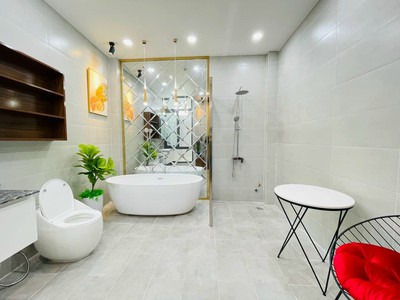 -      mt lê lai ngay trường đh công nghiệp gò vấp. dt: 12mx28m. giá 34 tỷ tl 4