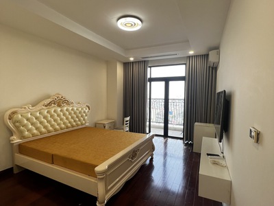 Cho thuê căn hộ chung cư 133m2 Royal City thiết kế 3 ngủ 2 wc 1