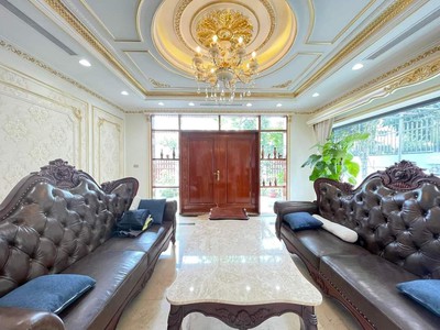 Bán nhà bt tây mỗ, ô tô, vỉa hè , kinh doanh, văn phòng, tặng nội thất. dt 165mx 3t. giá 15.5 tỷ. 1