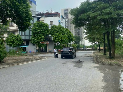 Đất tđc xuân phương, nam từ liêm, vỉa hè ô tô tránh, 2 măt đường trước sau, giá trên 5 tỷ 0