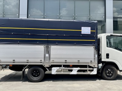 Xe tải Isuzu QMR270 1