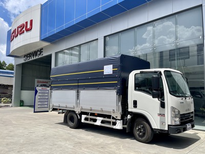 Xe tải Isuzu QMR270 2