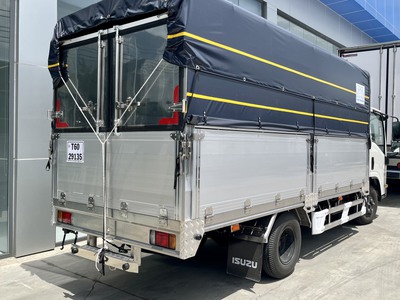 Xe tải Isuzu QMR270 3