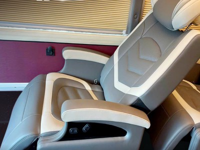 EVERGREEN 81S -PREMIUM - Phiên bản xe bus 20 ghế VIP cao cấp 0