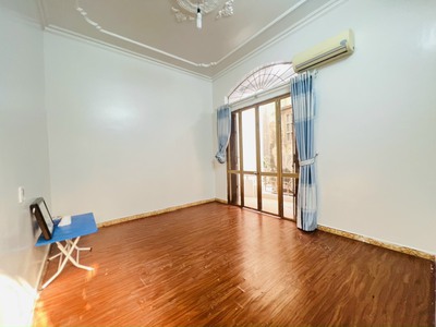 Cho thuê nhà trung tâm thành phố mấy bước ra trung tâm 9