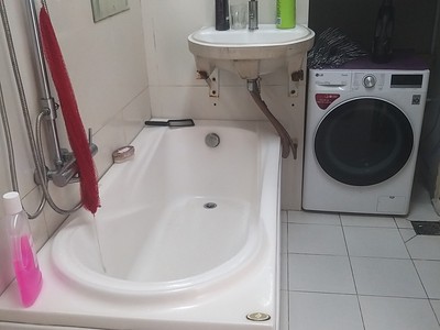 Chính chủ, cần bán gấp căn hộ mặt tiền đường nhựa 3