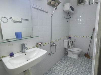 Cho thuê nhà mặt đường Lán Bè. 2