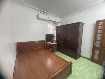 Cho thuê nhà mặt đường Lán Bè. 7