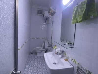 Cho thuê nhà mặt đường Lán Bè. 9