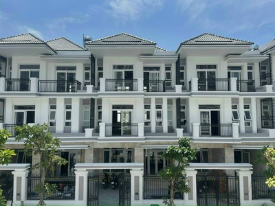 Cho thuê biệt thự cạnh phú mỹ hưng, giá 35 triệu, full nội thất 0