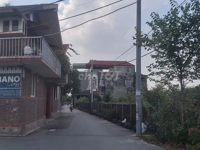 Chính chủ bán đất lô góc, sổ đỏ 126,8m2, mặt trước rộng 6,38m, lô góc 2 mặt tiền tổ 7 Đông Dư, Gia L 3