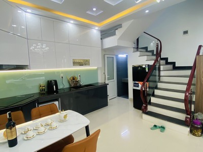 Nhà mặt ngõ thông phố trung lực ôtô vào nhà phù hợp kinh doanh nail, spa 1