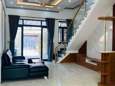 Hạ 300tr lầu mái thái ngay chợ phú thọ trảng dài sân ô tô 6m sân sau 8m shr thổ cư 2