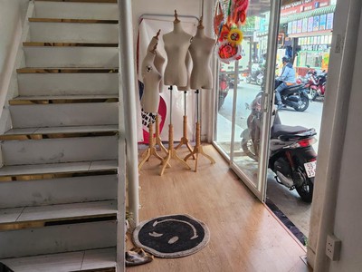 Chính chủ cần cho thuê mặt bằng kinh doanh 1 trệt 1 lầu cạnh trường hutech đường nguyễn gia trí  d2 2