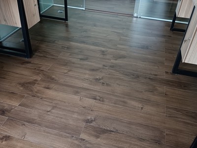 Sàn gỗ màu walnut, sàn gỗ công nghiệp óc chó 5506 2