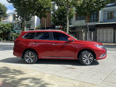 Cần Bán Xe Gia Đình, 7 Chỗ, Máy 2.0l Outlander 2.0 Premium Full Option Tại Tp. Bình Dương 0