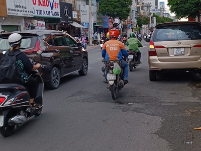 Cho thuê mặt bằng mặt tiền đường cmt8 - p.7 - q.tân bình 1
