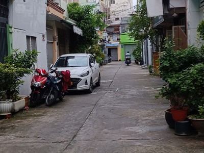 Tôi cần cho thuê nhà hẻm xe hơi 1025/ cmt8, 3 phòng ngủ 1