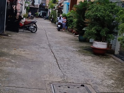 Tôi cần cho thuê nhà hẻm xe hơi 1025/ cmt8, 3 phòng ngủ 2