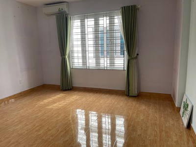 Cho thuê nguyên nhà 3,5 tầng tại tuyến 2 Ngô Gia Tự, oto đỗ gần nhà. 8