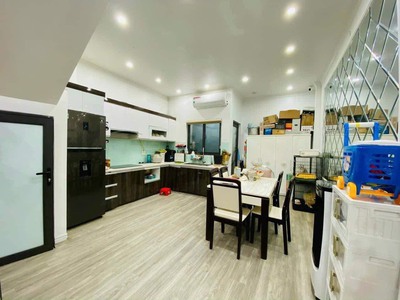 Cho thuê nguyên nhà 5 tầng phố chùa hàng, ô tô đỗ cách nhà 30m 2
