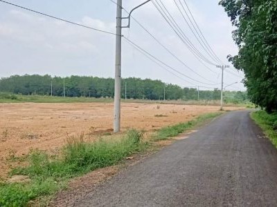 Tôi bán lỗ lô đất 1145M2. 750 TRIỆU, trung tâm thị xã ngay chợ, đường nhựa điện 3 fa 0