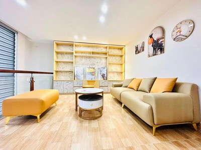 Nhà 2 phòng ngủ , 38mv , chỉ có hơn 4 tỷ 1 chút. trung tâm,long biên,long biên, hà nội 2