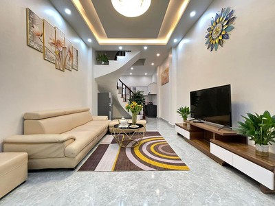 SIÊU RẺ  Cần bán nhà phố Quan Nhân, đầy đủ công năng, DT : 40m2 x 5, Giá : 4 tỷ 0