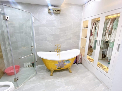 Bán nhà đẹp Phố Trần Quang Diệu, Kinh doanh. Thang máy, Nội thất xịn, Phân lô Ô tô tránh 3