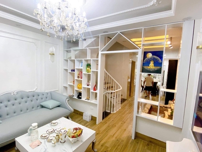 Bán nhà đẹp Phố Trần Quang Diệu, Kinh doanh. Thang máy, Nội thất xịn, Phân lô Ô tô tránh 6