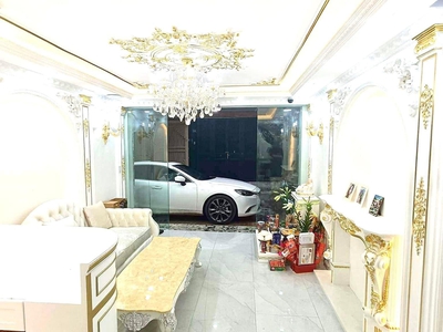 Bán nhà đẹp Phố Trần Quang Diệu, Kinh doanh. Thang máy, Nội thất xịn, Phân lô Ô tô tránh 8