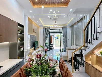 Siêu phẩm - bán nhà 3 tầng kiệt ô tô đường hoàng thị loan 2