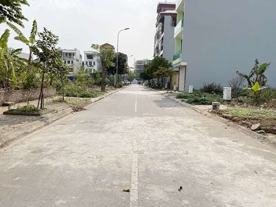 Chính chủ bán 60m2 đất đường rộng 12m tại TĐC Trâu Quỳ, hướng Tây Bắc 0