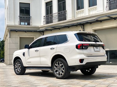 Cần bán ngay gầm cao 7 chỗ FORD EVEREST 4x4 Bản TITANIUM 2022. 6