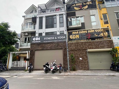Nhà liền kề KĐT A10 Nguyễn Chánh. Dt 80m2 x 4T tầng, MT 6m, thông sàn có Thang Máy 0