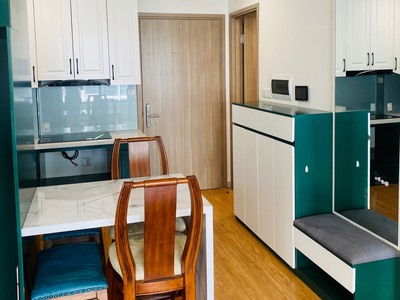 Bán căn hộ Vinhomes Ocean Park Gia Lâm. DT. 63m2.2pn.1pk.2wc . Nhà trang bị full đồ gỗ như ảnh. Cửa 8