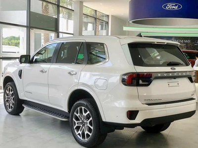 FORD everest 2023 titanium 4x4 nhập khẩu nguyên chiếc 3