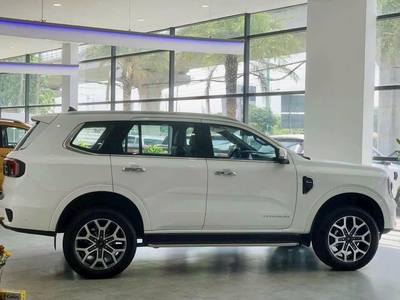 FORD everest 2023 titanium 4x4 nhập khẩu nguyên chiếc 2