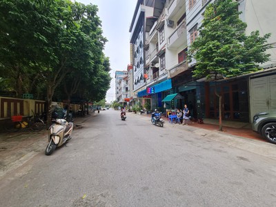 Bán đất kinh doanh phố ngọc chi 120m2 mt7m kinh doanh sầm uất chân toà intracom 2