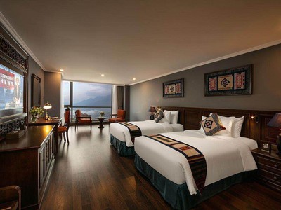 Cần bán gấp căn hộ duy nhất tại trung tâm sapa, cho thuê lợi nhuận 300tr/năm. giá 1,3 tỷ  liên hệ 2